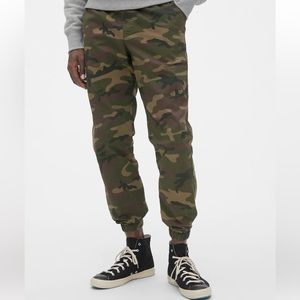 Gap | Men’s Slim Canvas Camo Joggers with Gapflex | Size Medium
